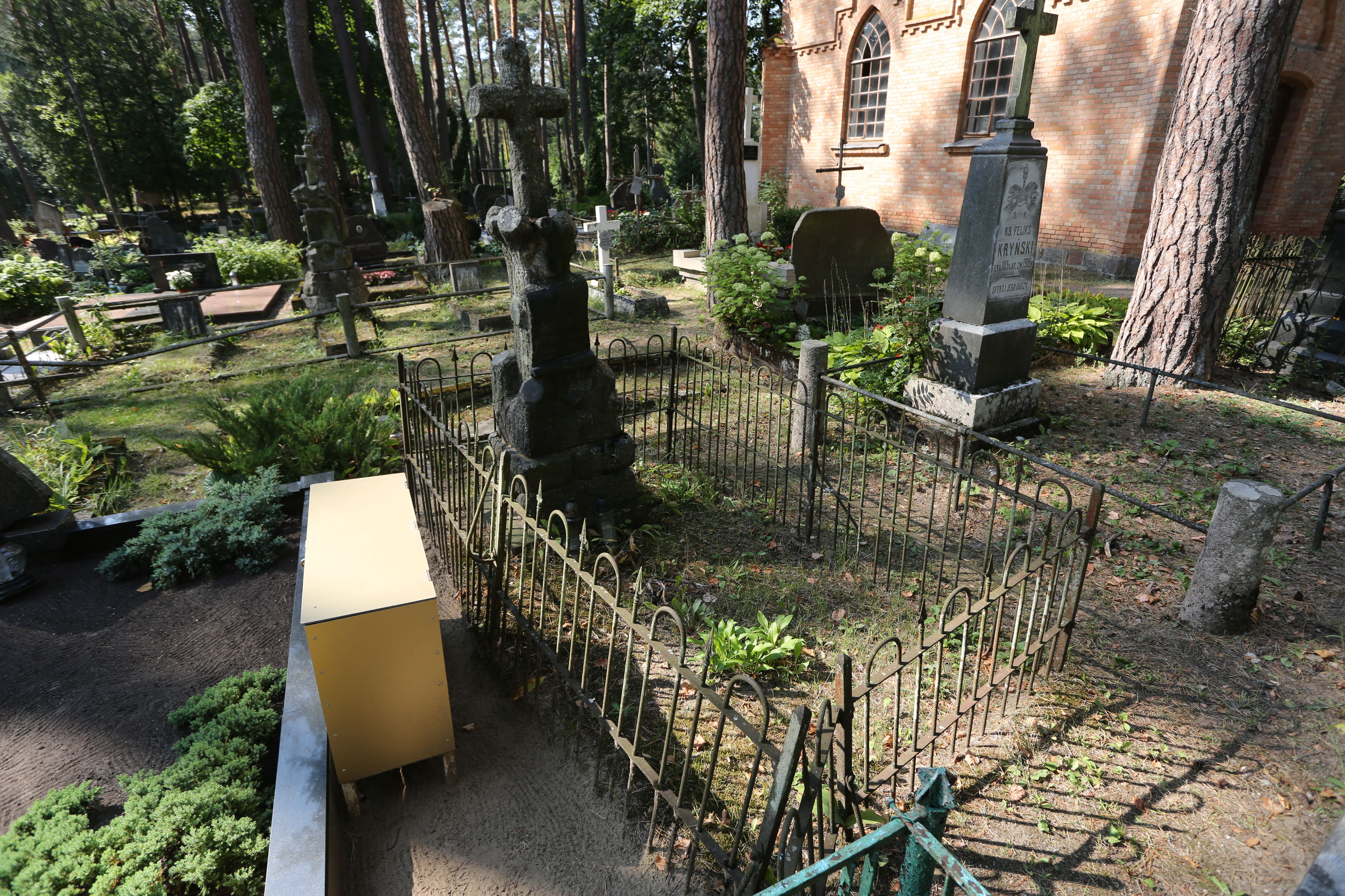 Fotografia przedstawiająca Tombstone of Josef Gintwot