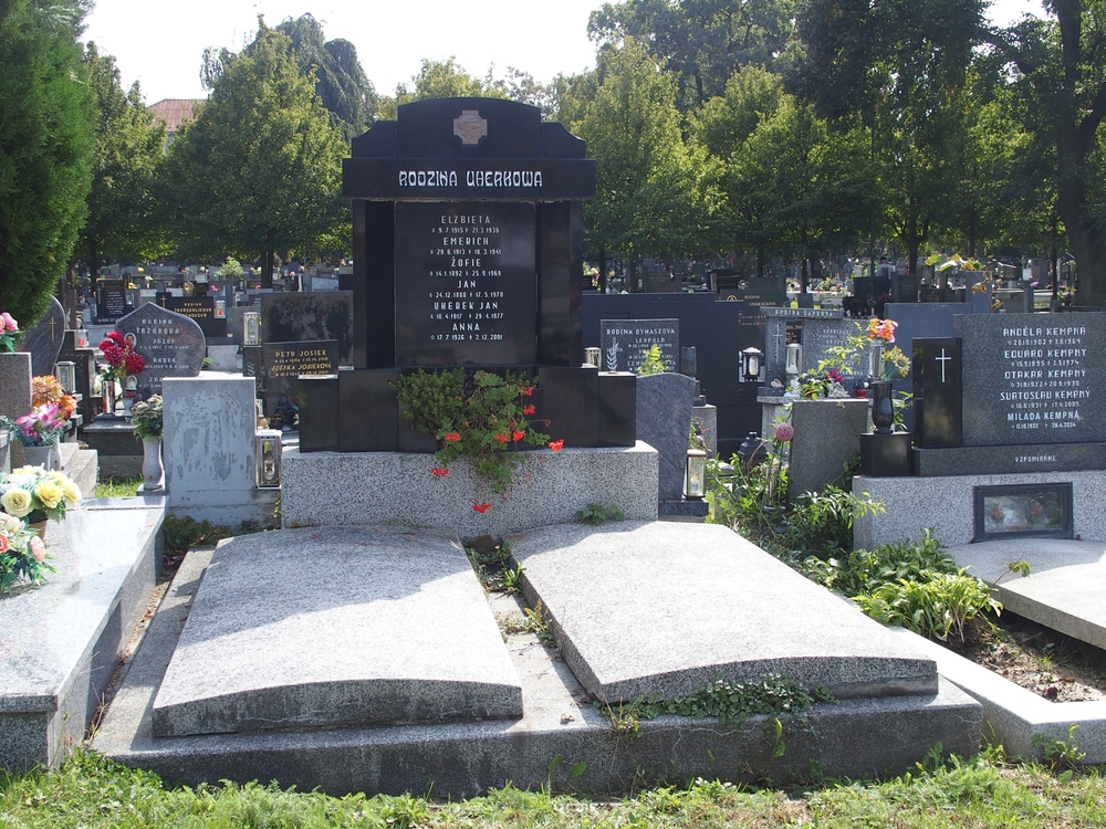 Fotografia przedstawiająca Tombstone of the Uherk family