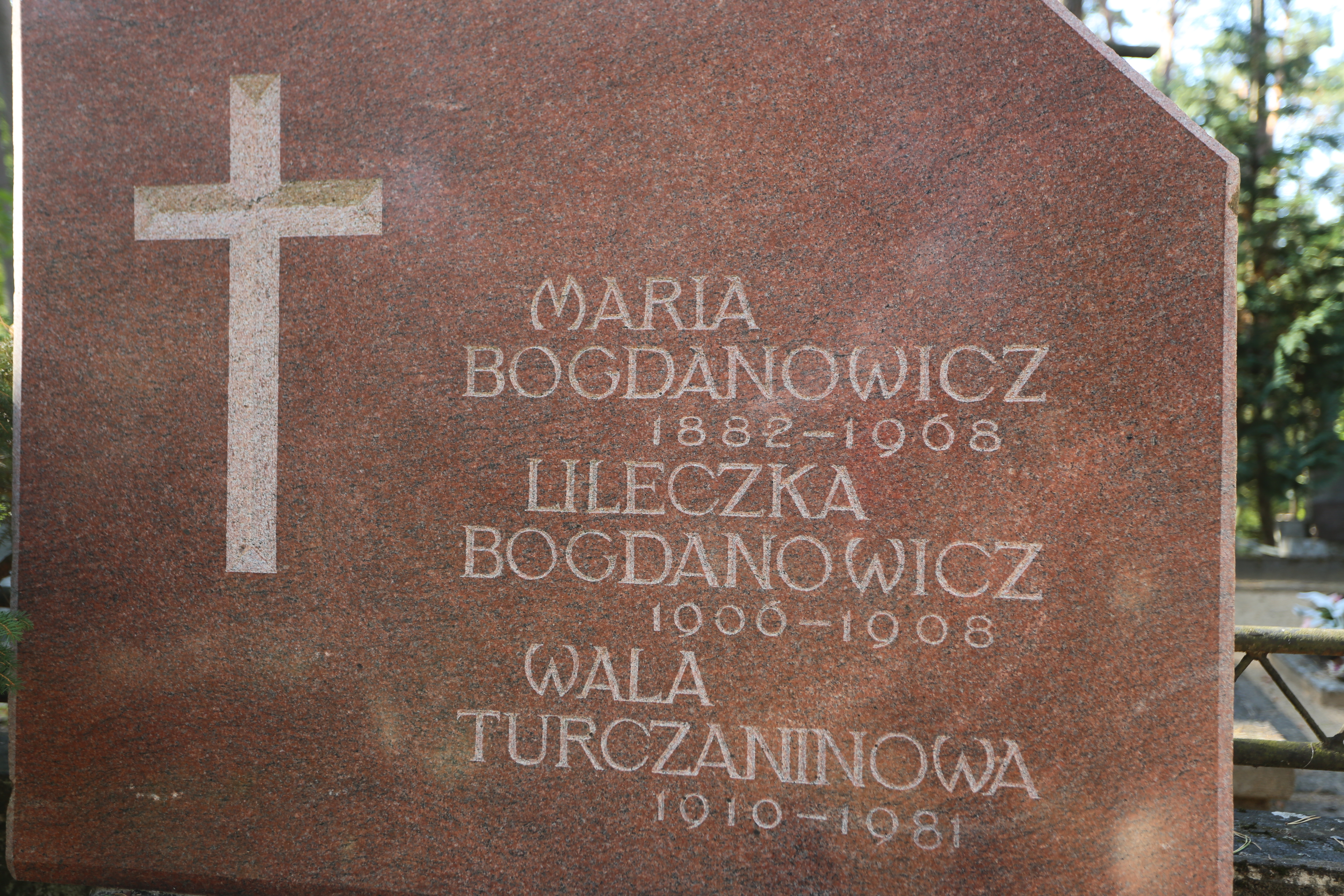 Fotografia przedstawiająca Tombstone of Liliana, Maria Bogdanovich and Valentina Turchaninov