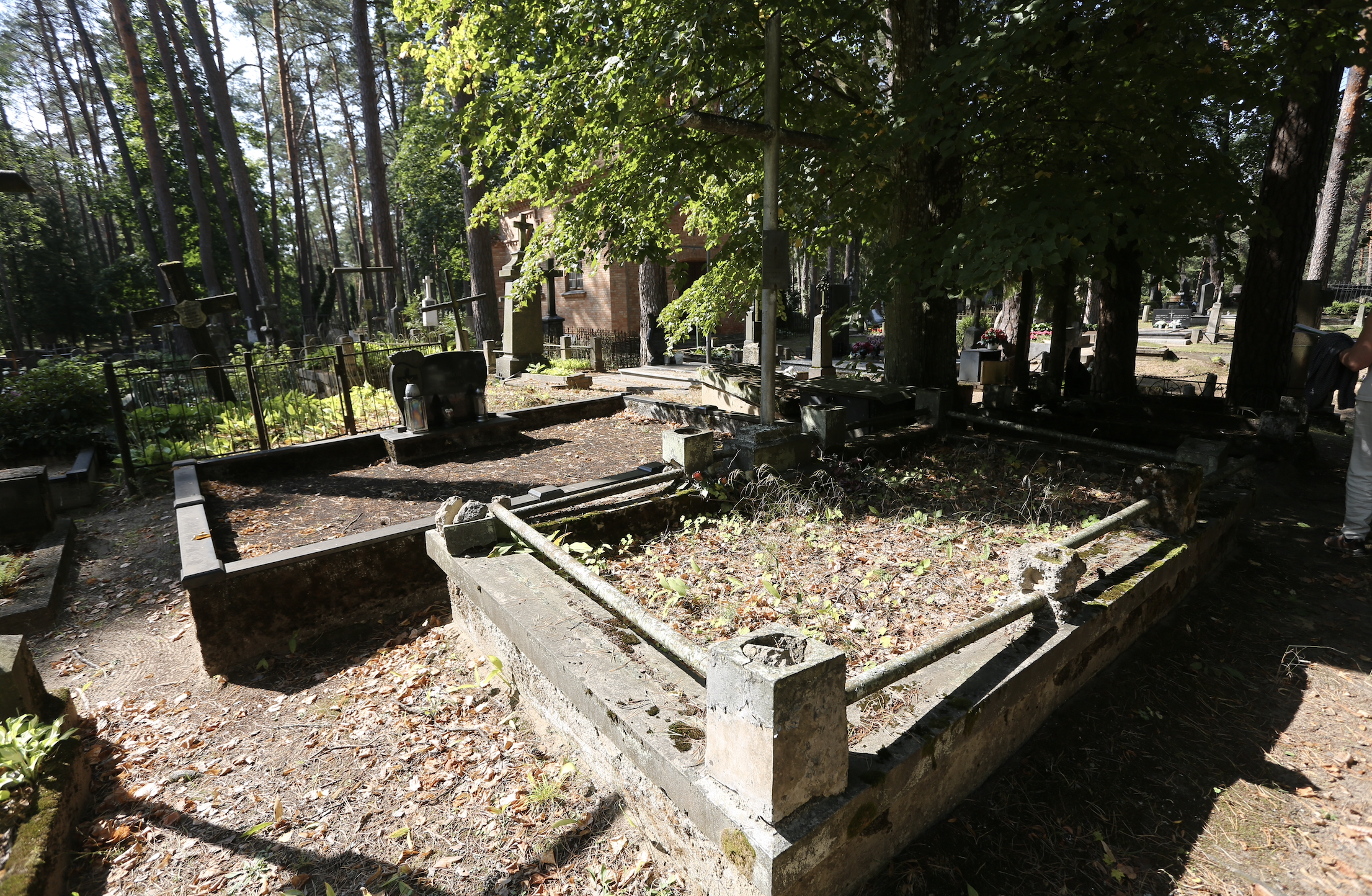 Fotografia przedstawiająca Tombstone of the Puzewicz family and Grażyna Kuczyńska