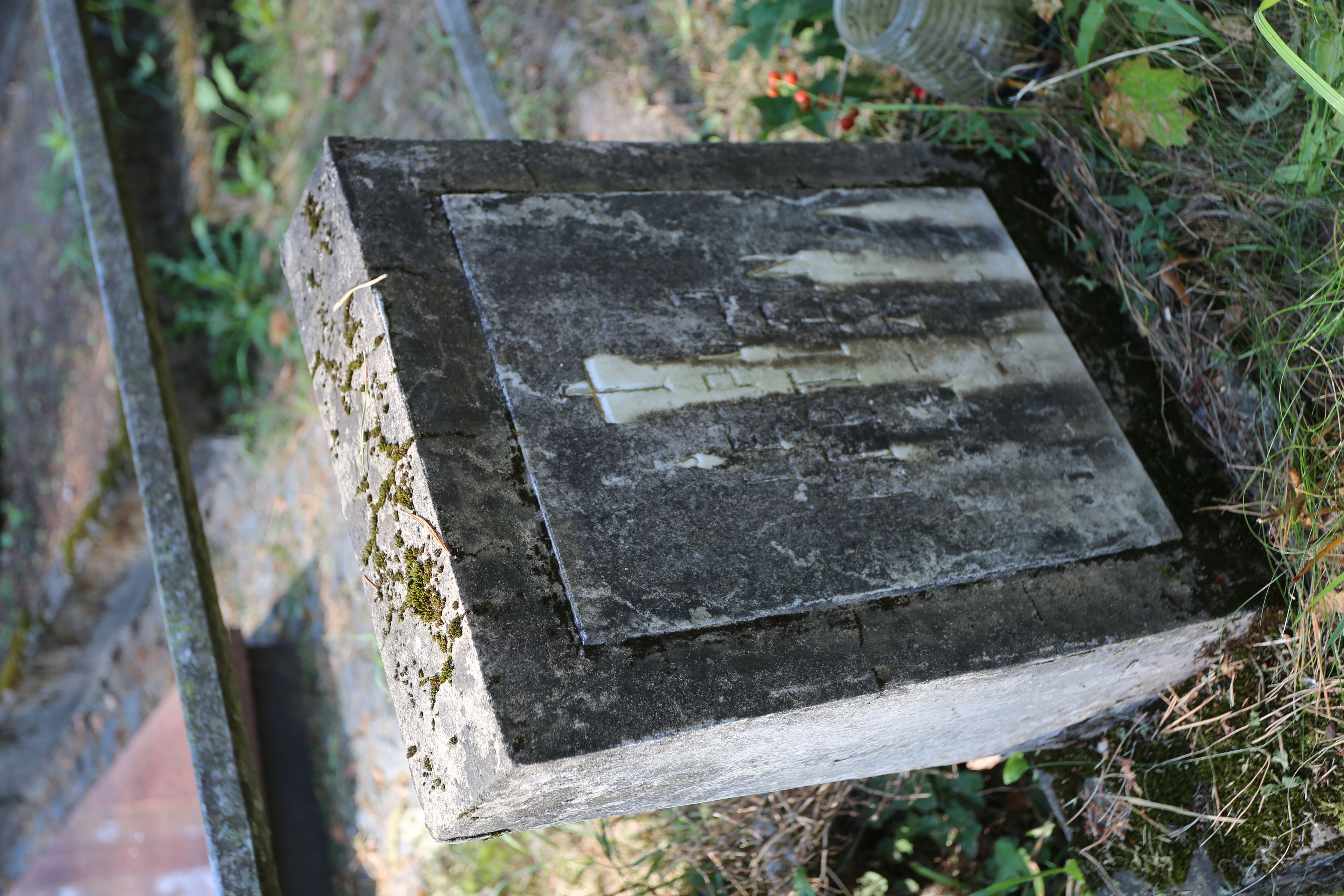 Fotografia przedstawiająca Tombstone of Leopold Hertlein