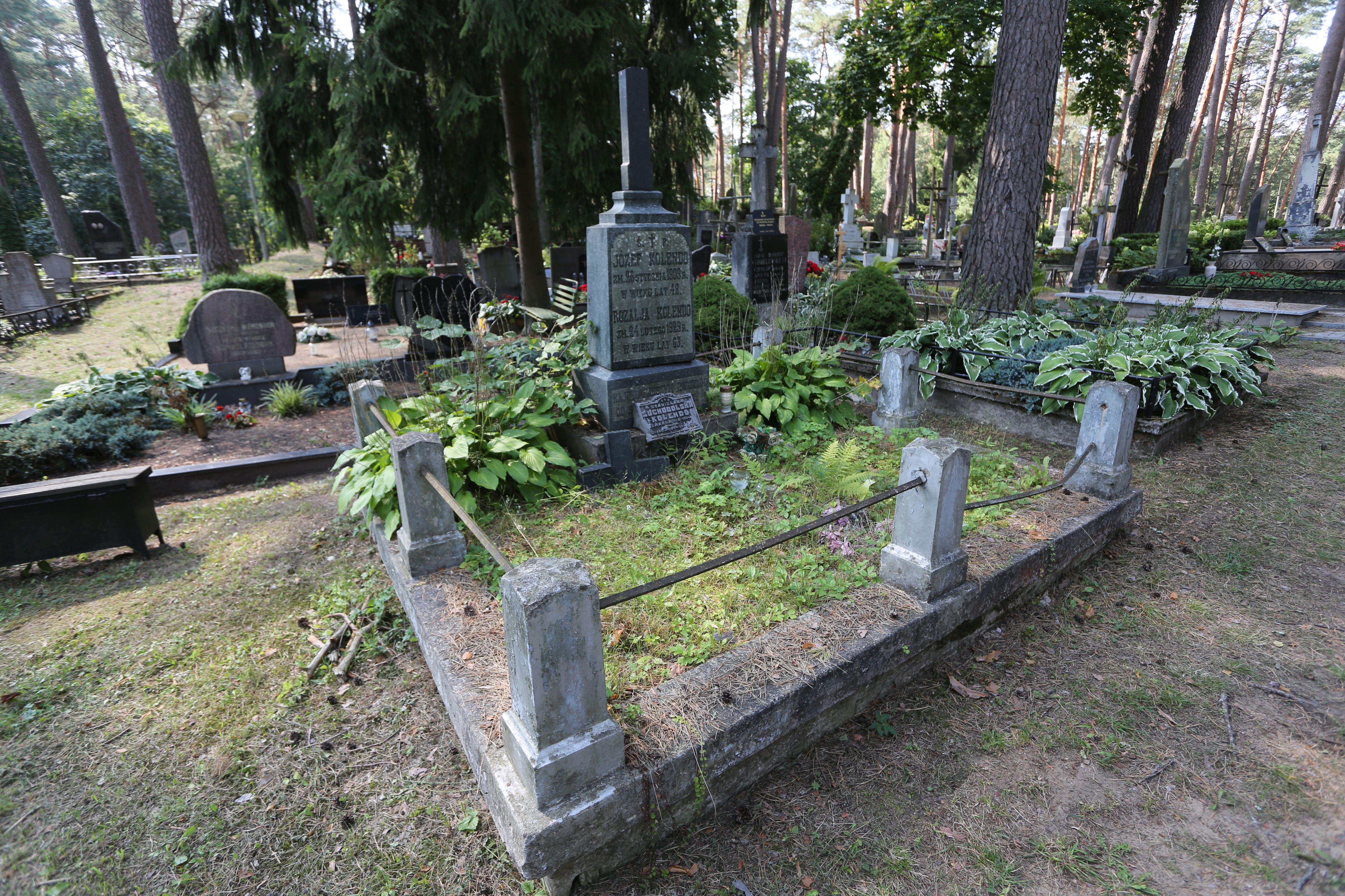 Fotografia przedstawiająca Nagrobek Józefa i Rozalii Kolendo oraz Suchodolskiej-Kolendo