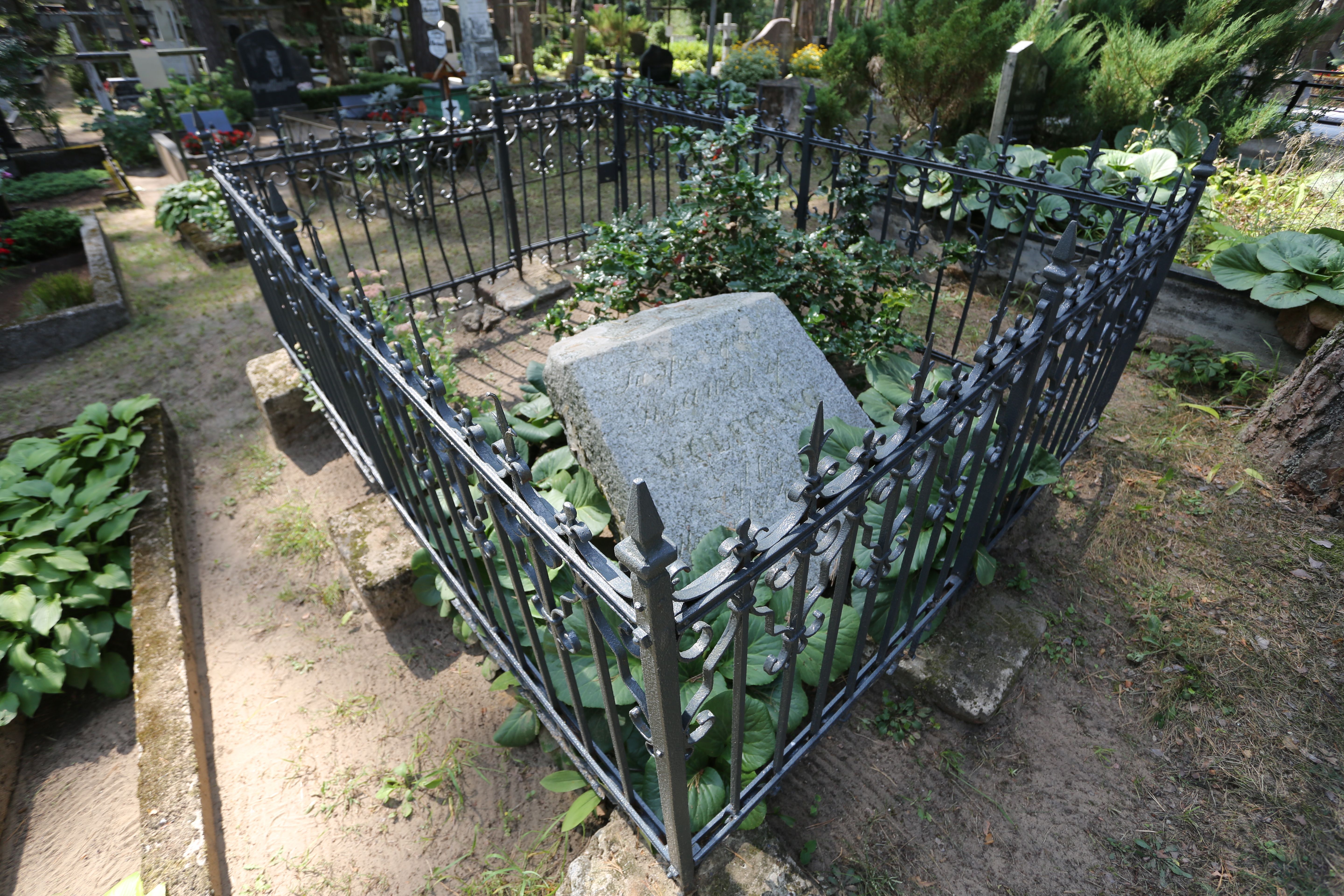 Fotografia przedstawiająca Tombstone of Xavier Wolfgang