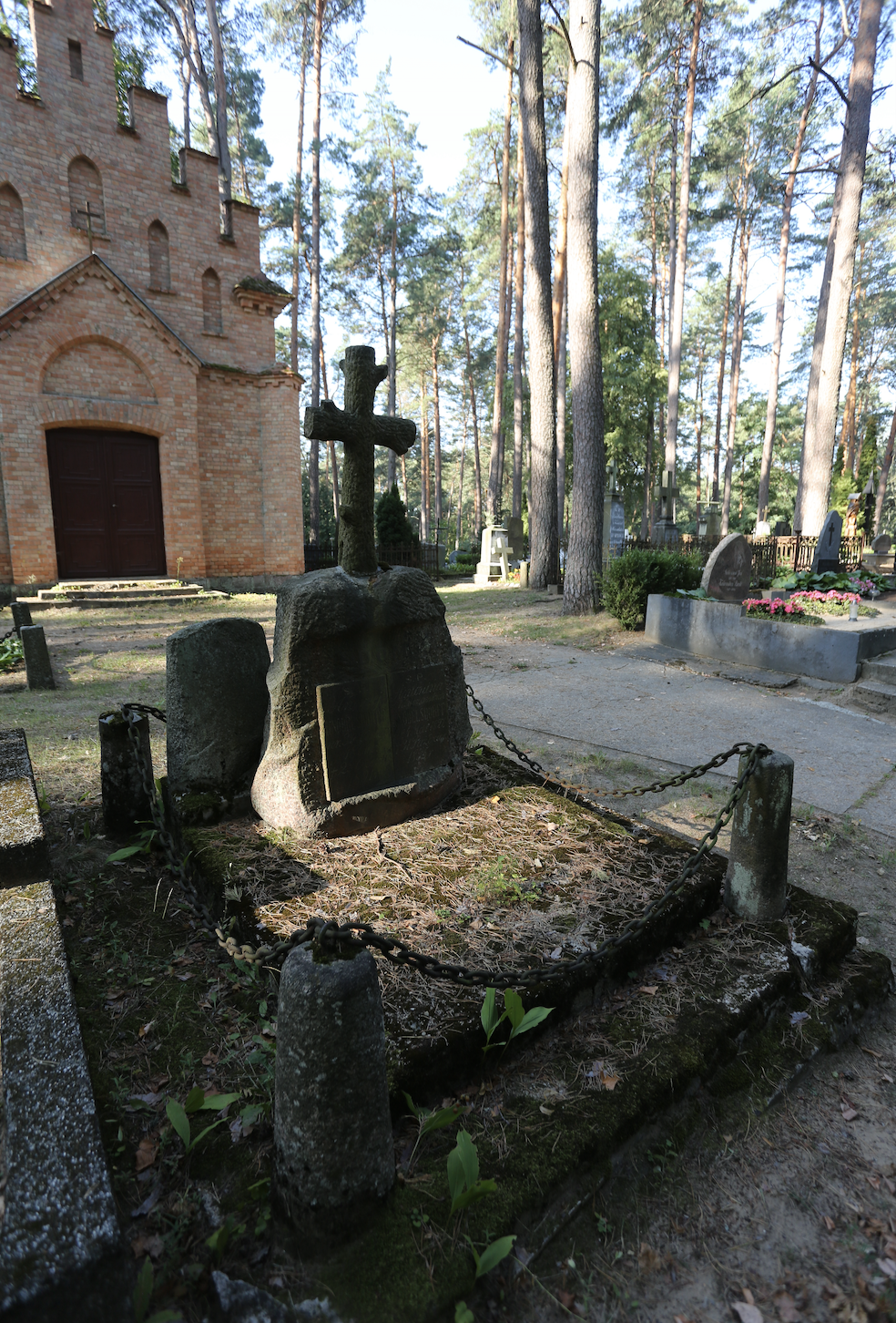 Fotografia przedstawiająca Nagrobek Andrzeja i Antoniny Knobelsdorff