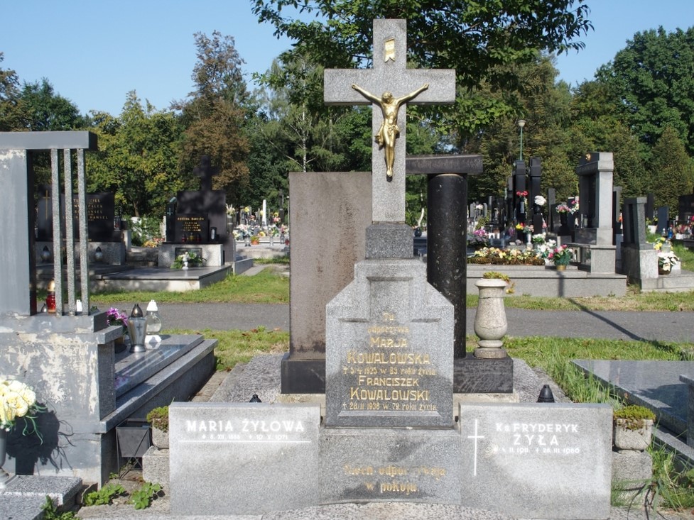 Fotografia przedstawiająca Tombstone of the Kowalowski family and the Żył family