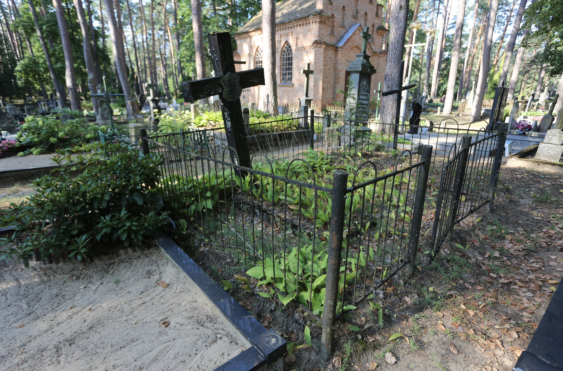 Fotografia przedstawiająca Gravestone of Emilia Jurkiewicz and Filomena and Jerzy Buda