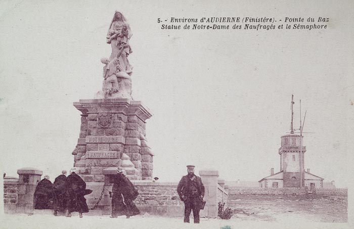 Fotografia przedstawiająca Pomnik Notre-Dame-des-Naufragés autorstwa Cypriana Godebskiego w Plogoff