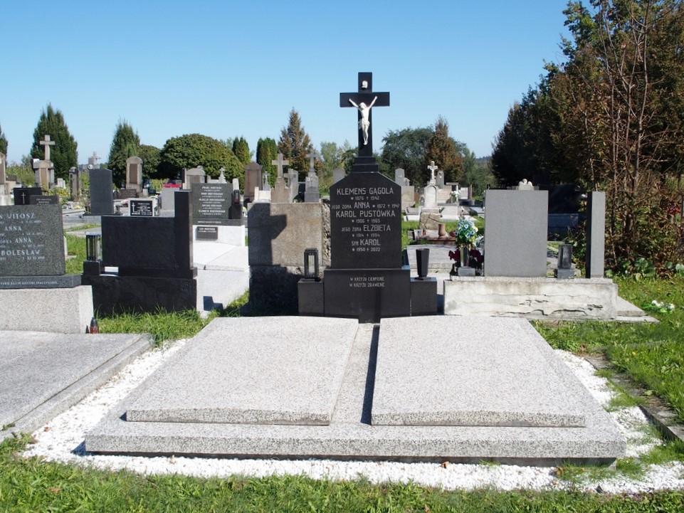 Photo showing Tombstone of the Gągoli family and the Pustówek family