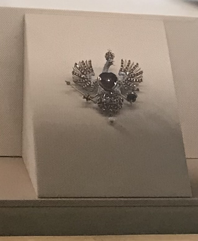 Photo showing Eagle with rubies - safety pin from the Louvre collection