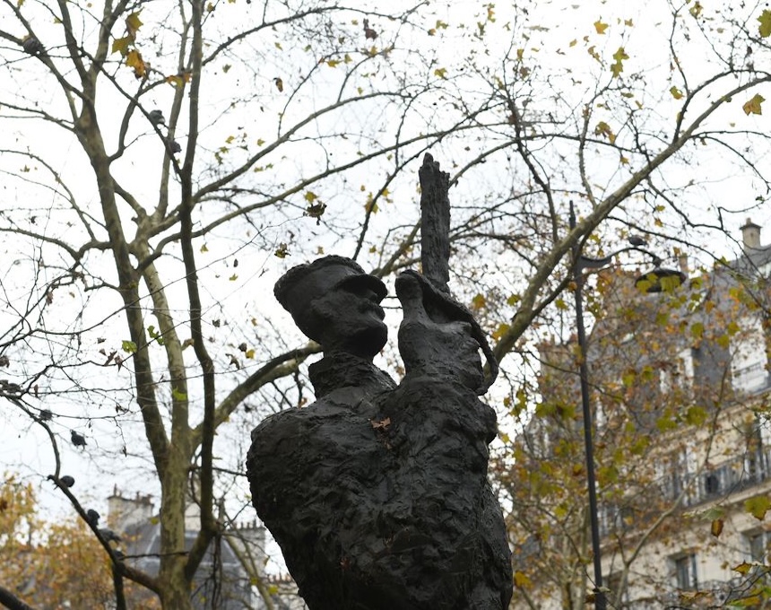 Photo showing Controversial statue of Captain Dreyfus by Tim (Leyzor Mittelberg)