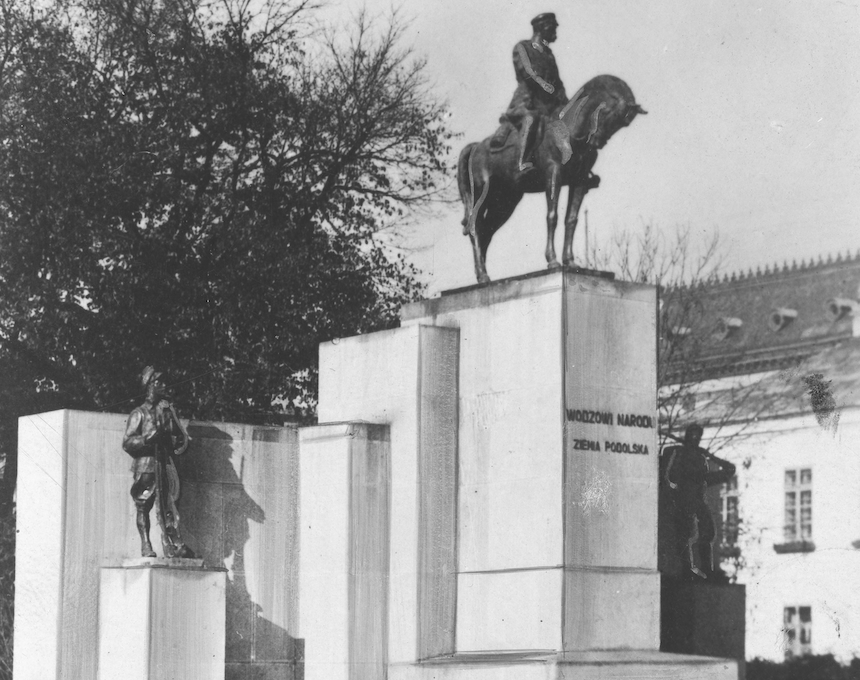 Photo showing Monument to Jozef Pilsudski in Ternopil