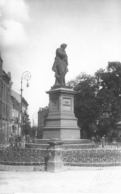 Fotografia przedstawiająca Pomniki Adama Mickiewicza