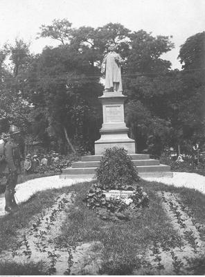 Fotografia przedstawiająca Pomniki Adama Mickiewicza