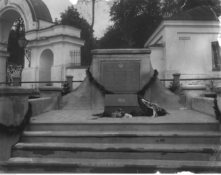 Fotografia przedstawiająca Pomnik żołnierzy poległych w 1919 r. w Łucku