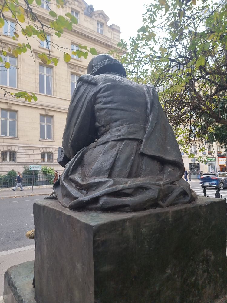 Fotografia przedstawiająca The sensual charm of the Michel de Montaigne monument by Paul Landowski in Paris