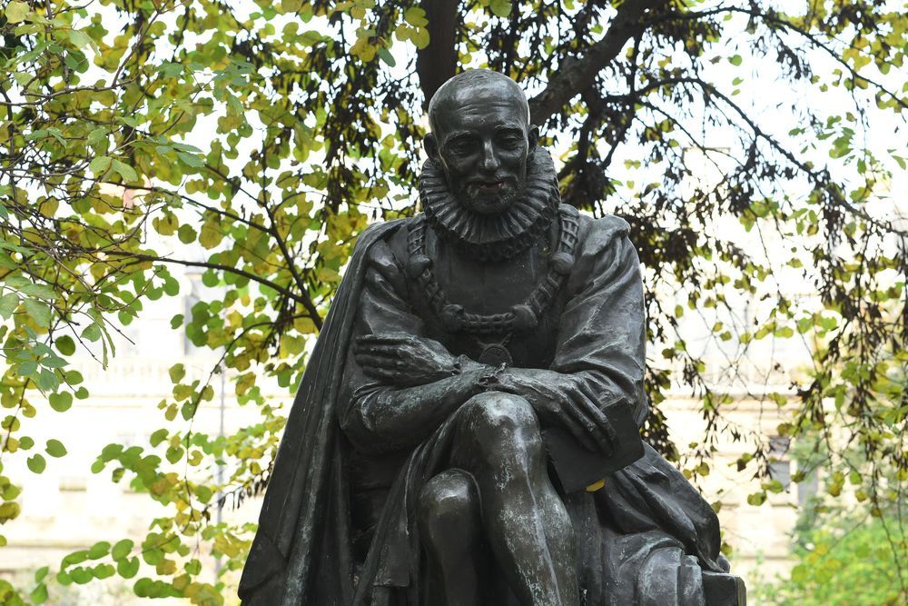 Fotografia przedstawiająca The sensual charm of the Michel de Montaigne monument by Paul Landowski in Paris