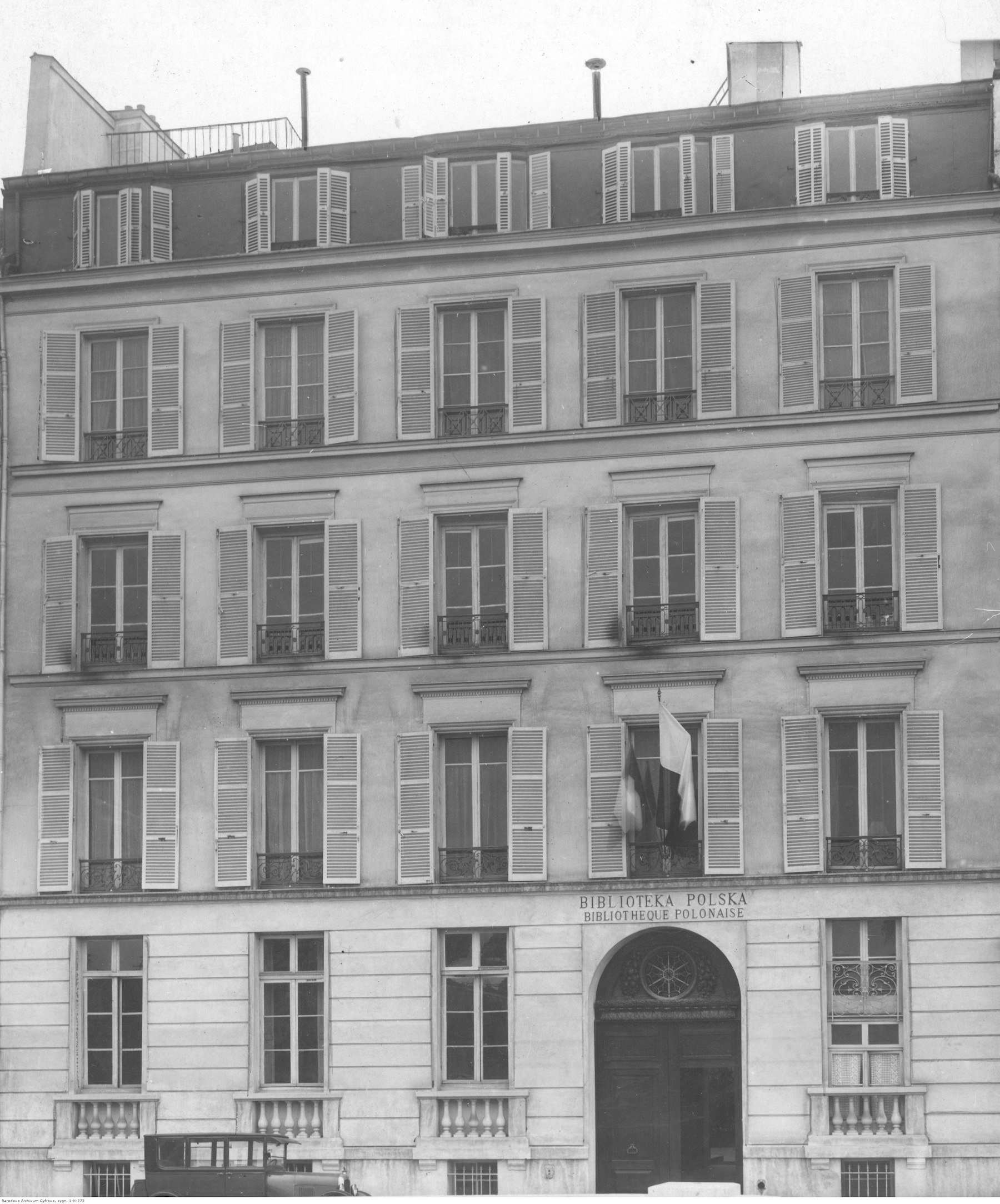 Fotografia przedstawiająca Polish Library in Paris in old photographs