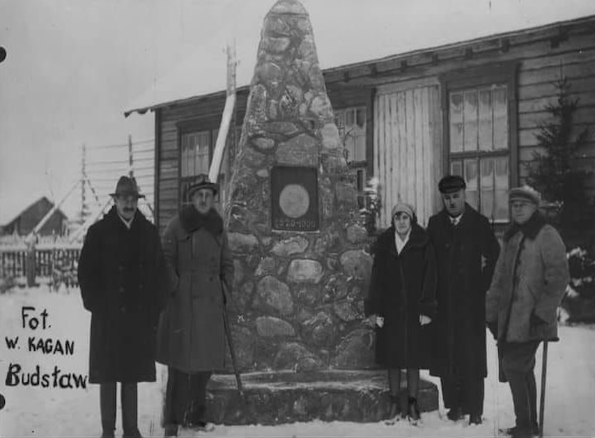 Photo showing Józef Piłsudski Memorial in Budsław