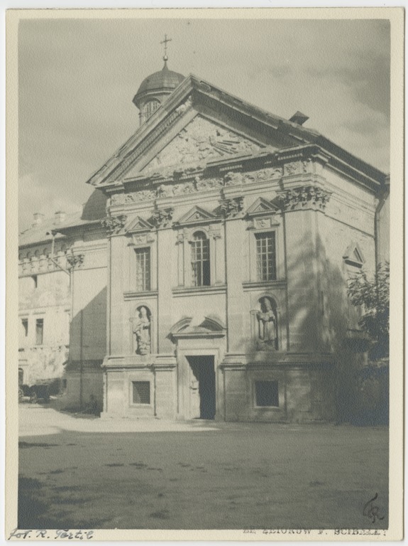 Fotografia przedstawiająca Kaplica Sieniawskich w Brzeżanach na dawnych fotografiach