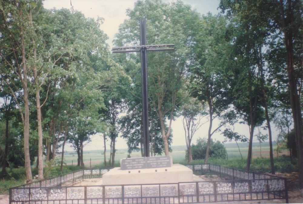 Fotografia przedstawiająca Symboliczny grób ofiar Ukraińskiej Powstańczej Armii (UPA)