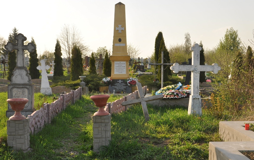 Photo showing Polish legionnaires\' quarters of 1915 and 1918.