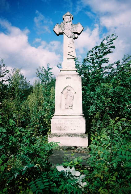 Nagrobek Marceli Mułyk, cmentarz w Dźwinogrodzie, stan z 2005r.