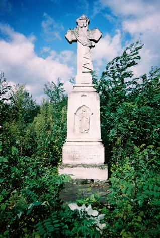 Nagrobek Marceli Mułyk, cmentarz w Dźwinogrodzie, stan z 2005r.