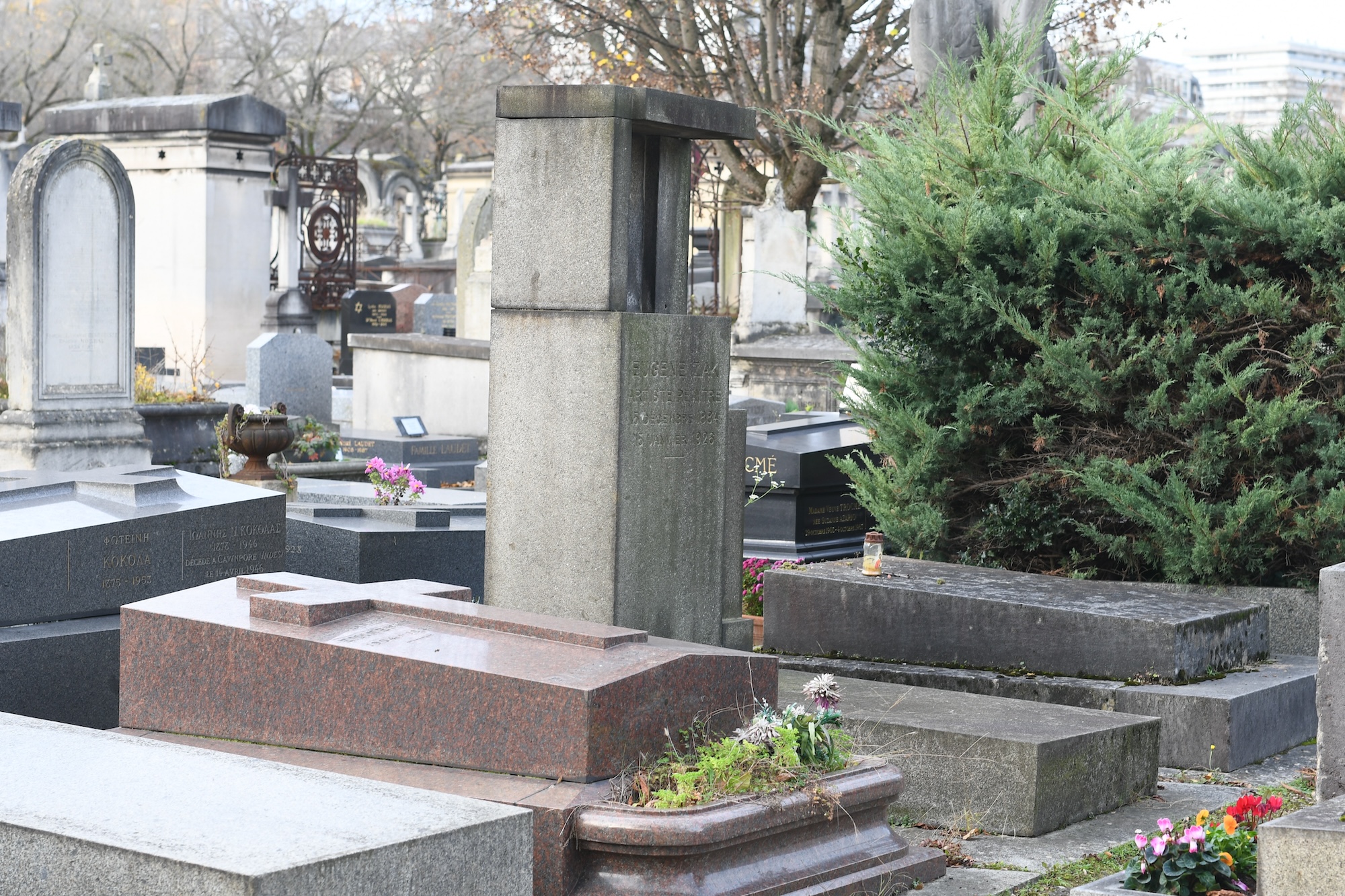 Photo showing Eugene Zak\'s work in foreign collections and his tombstone in Montparnasse cemetery