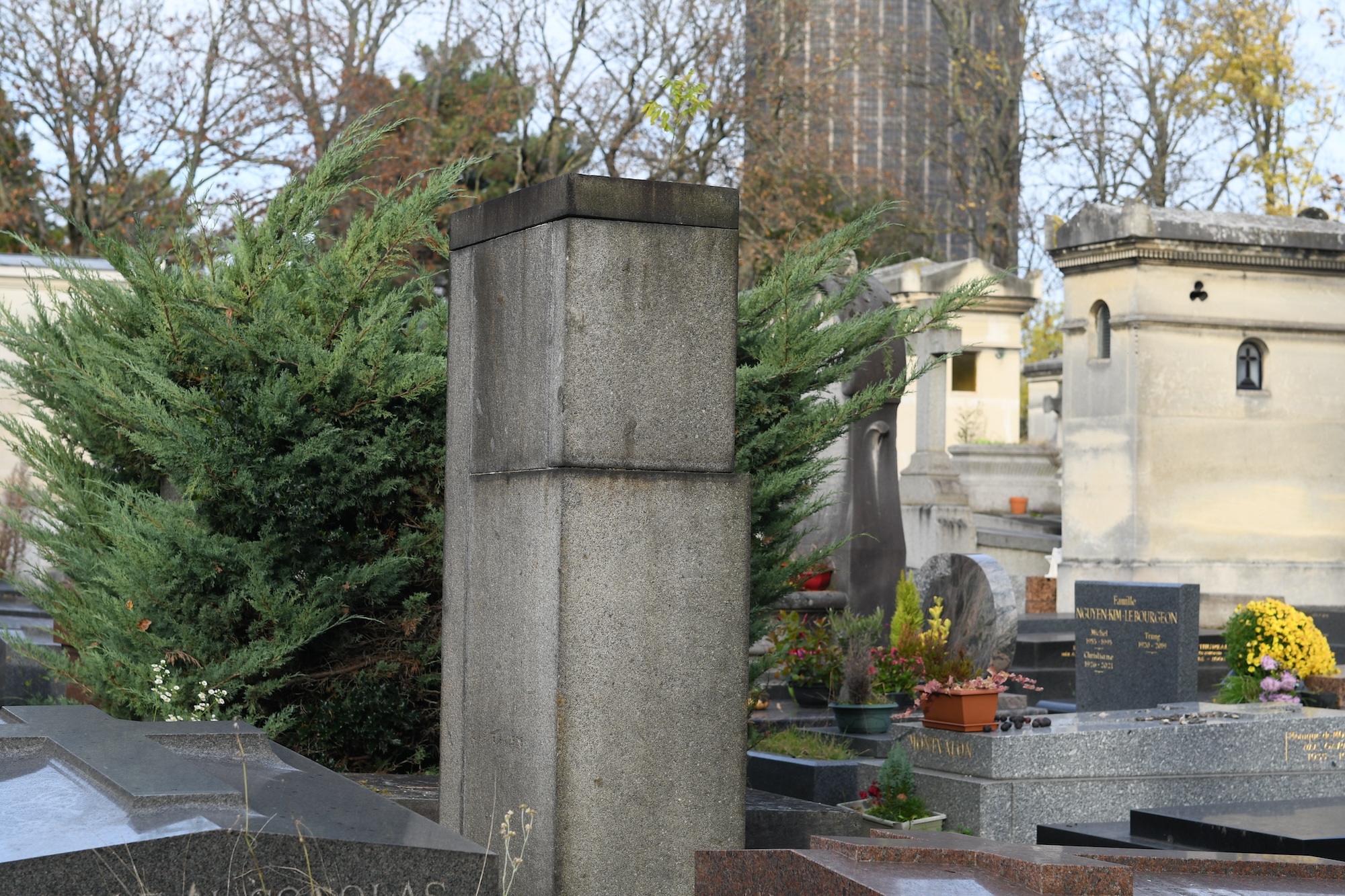 Photo showing Eugene Zak\'s work in foreign collections and his tombstone in Montparnasse cemetery