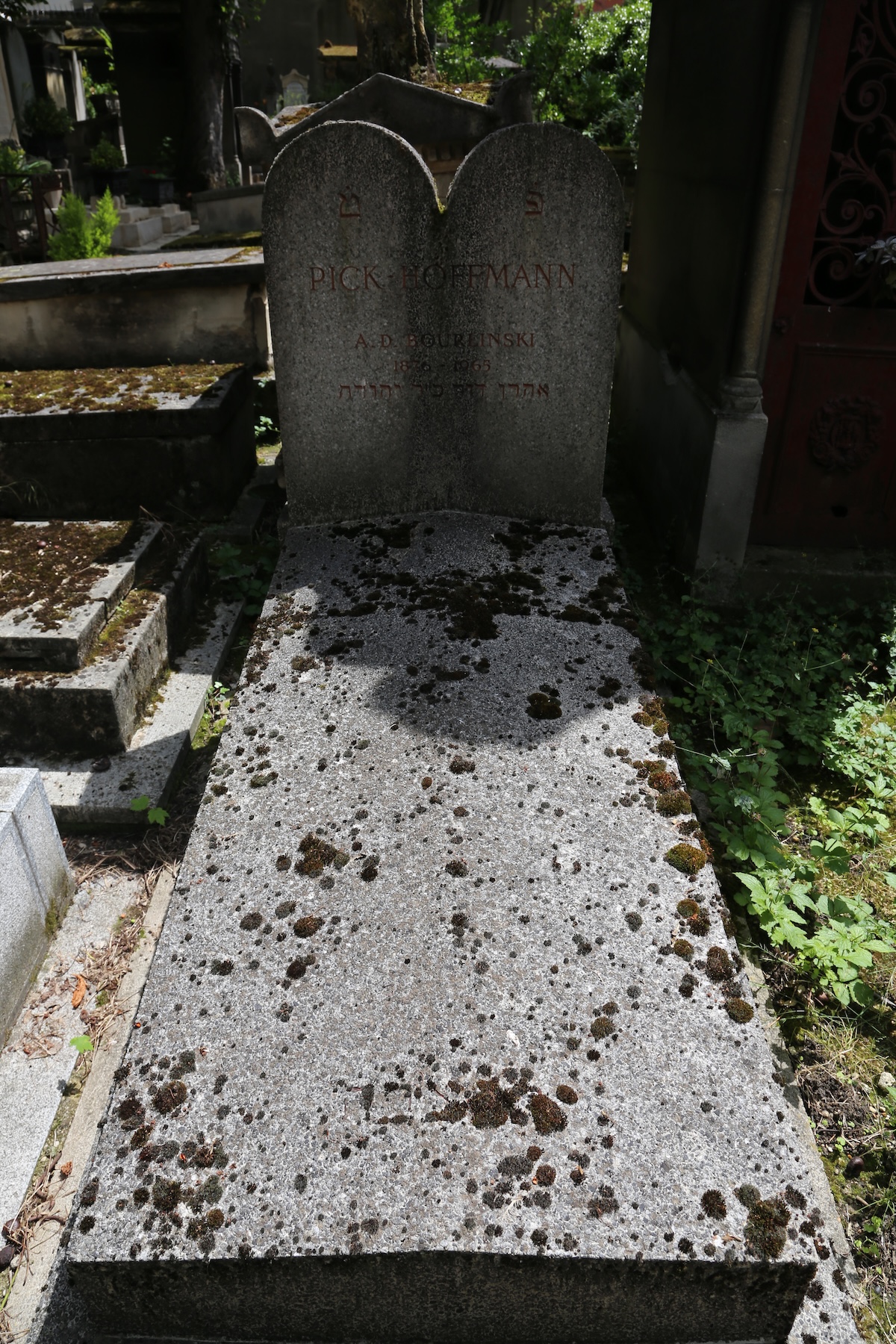 Photo showing Tombstone of Aron and Jacques Burlinski