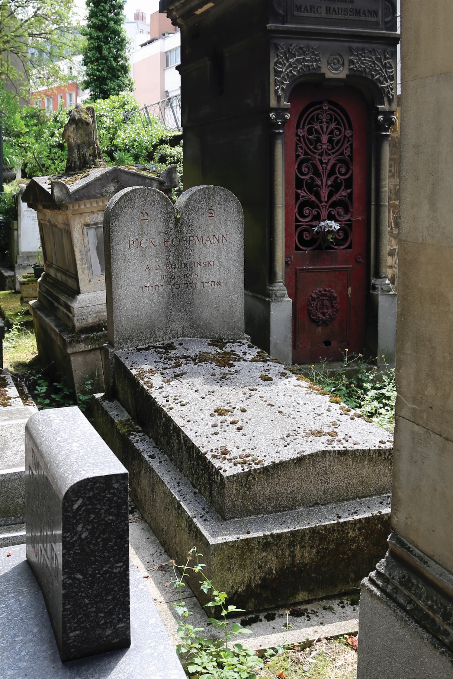 Photo showing Tombstone of Aron and Jacques Burlinski