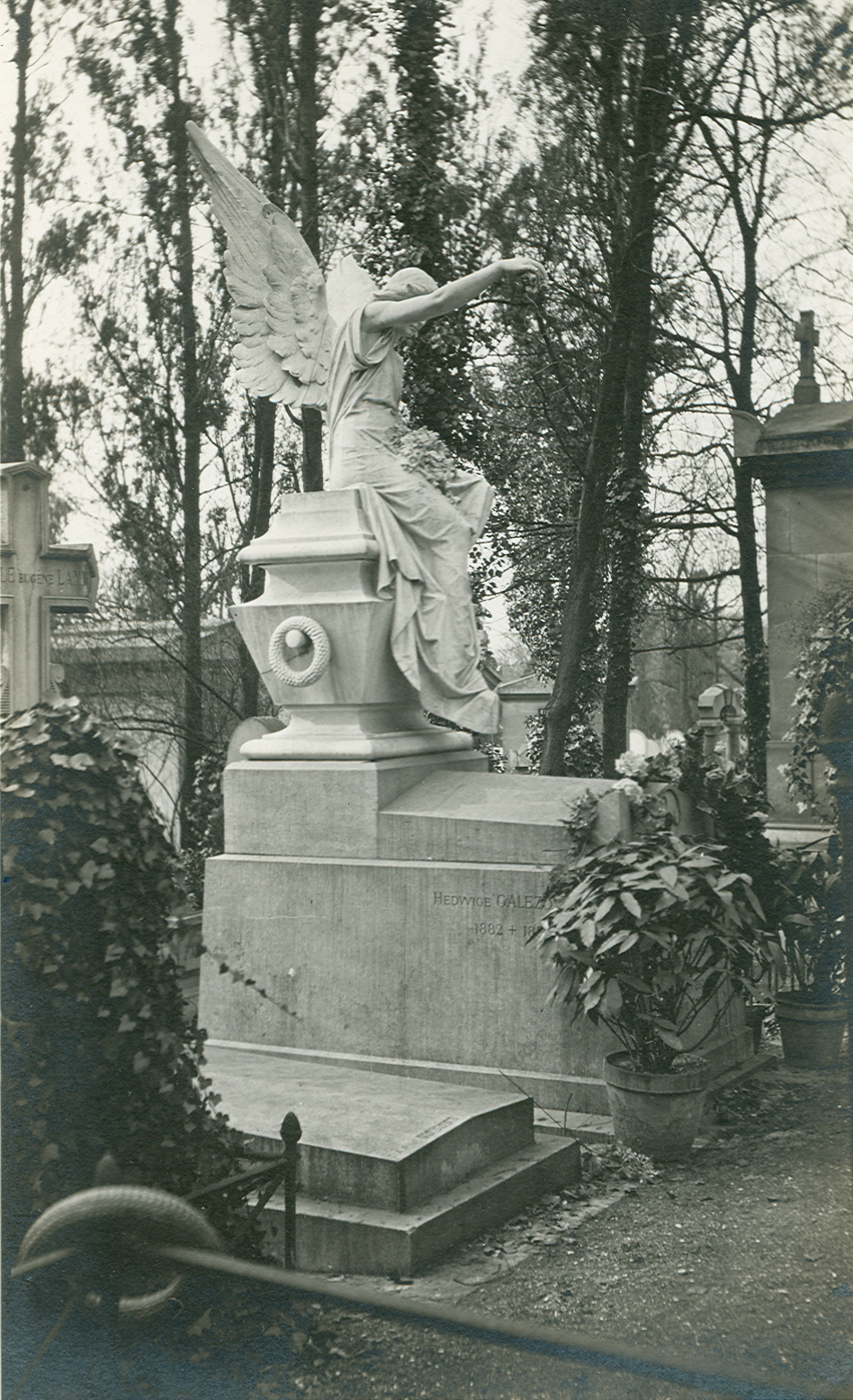 Photo montrant Pierre tombale des familles Gałęzowski et Tamberlick