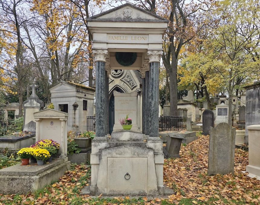 Photo montrant Pierre tombale de la famille Leoni et de Monica Gościewska