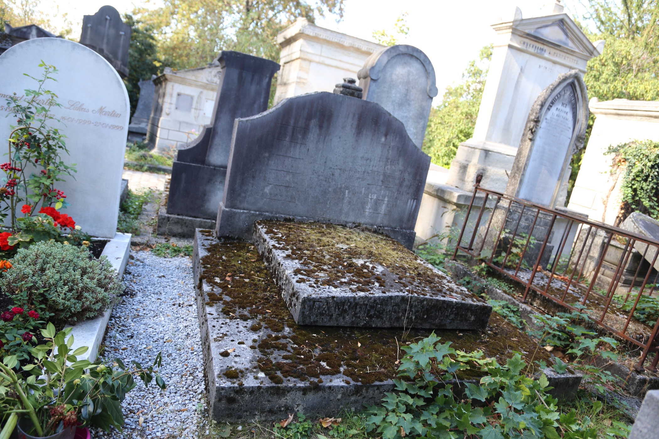 Photo montrant Pierre tombale de la famille Lemelle et de François Bogor Dabrowski