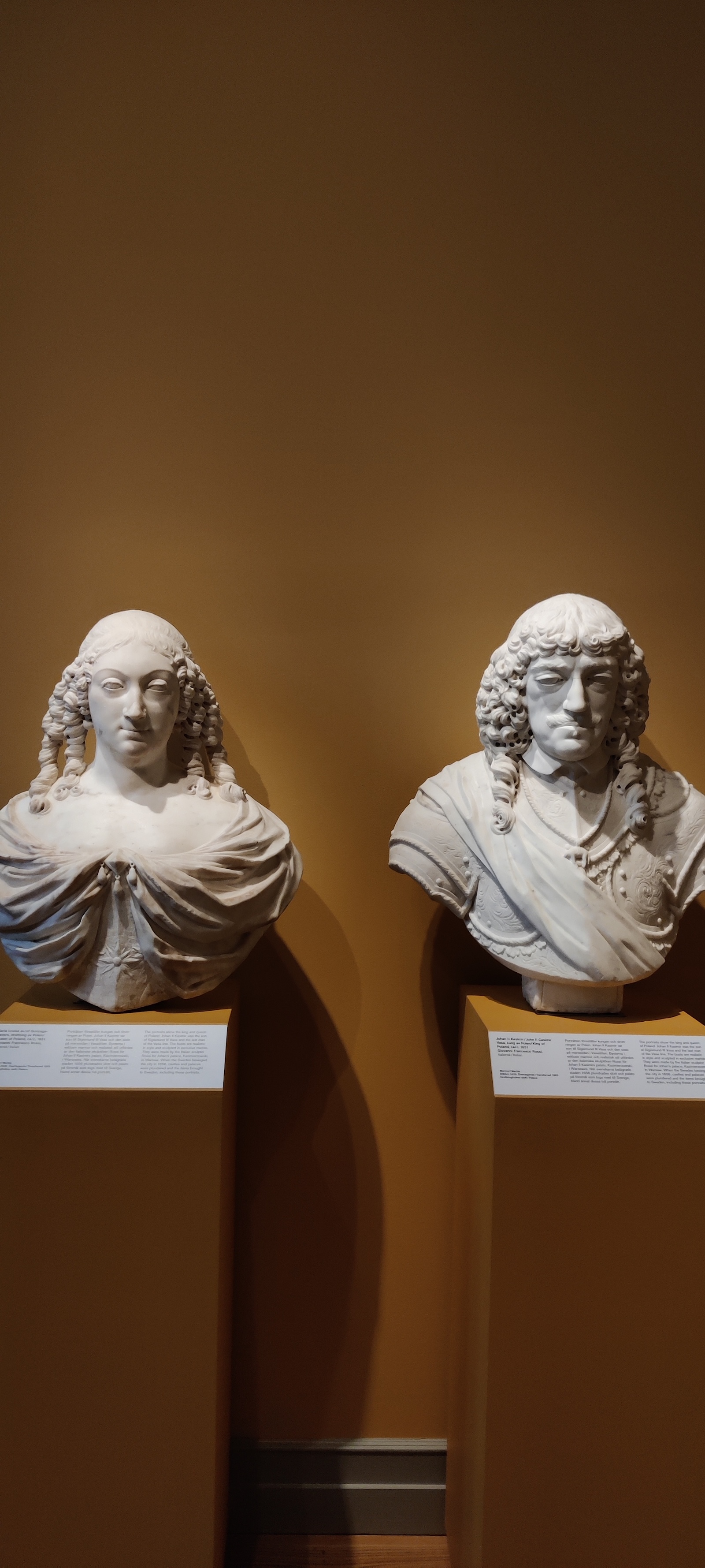 Photo montrant Bustes de Jean Casimir et Louise Marie