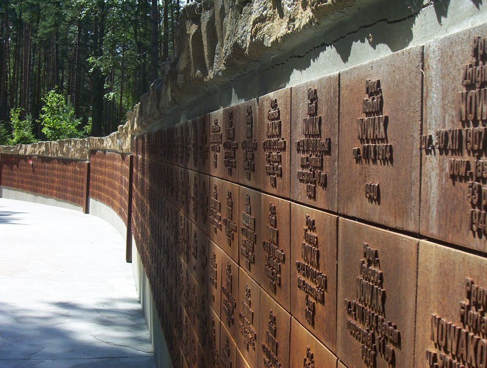 Photo showing Polish War Cemetery of the Victims of the Katyn Massacre