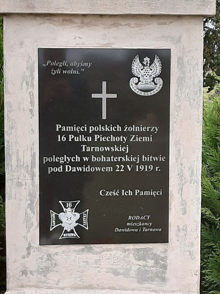 Fotografia przedstawiająca Groby żołnierzy polskich poległych w wojnie polsko-ukraińskiej