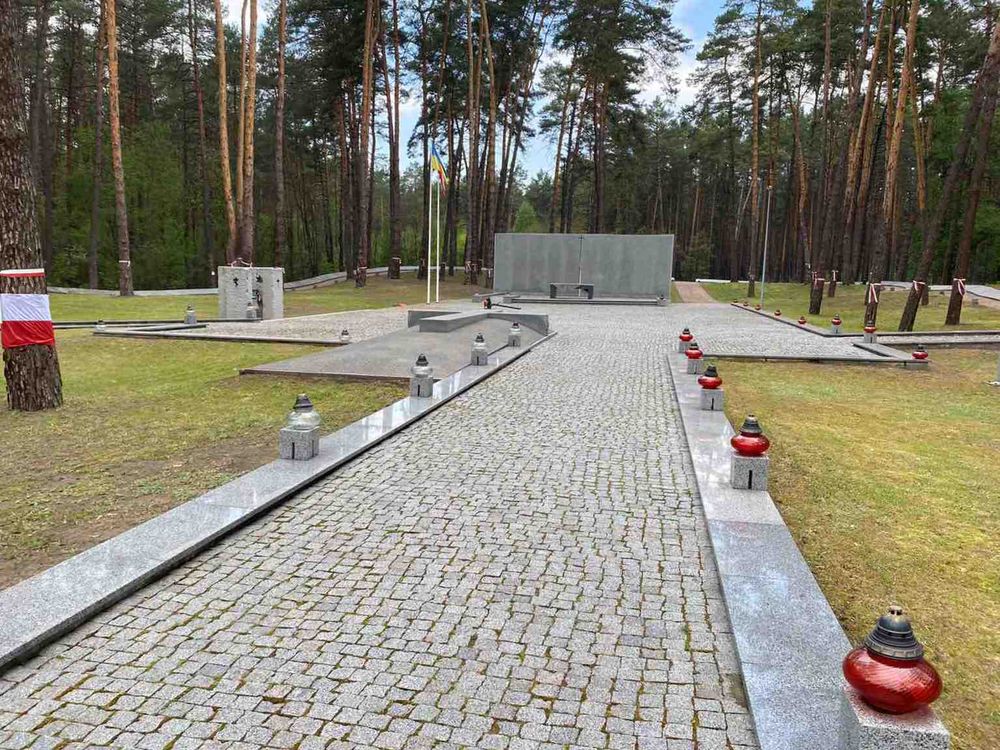 Photo montrant Polski Cmentarz Wojenny ofiar Zbrodni Katyńskiej