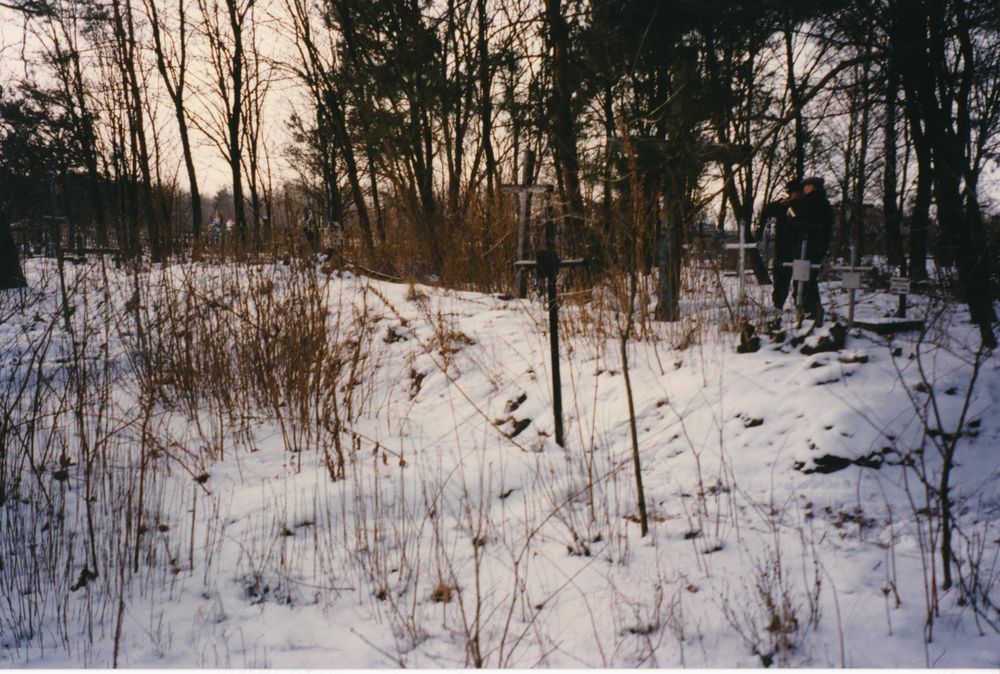 Photo showing Grave of Polish Army soldiers killed in the Polish-Bolshevik war