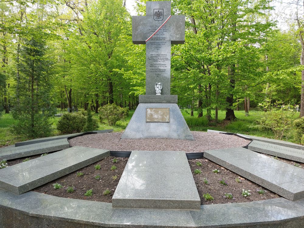 Fotografia przedstawiająca Cmentarz Polaków zamordowanych przez Niemców w 1941 r.