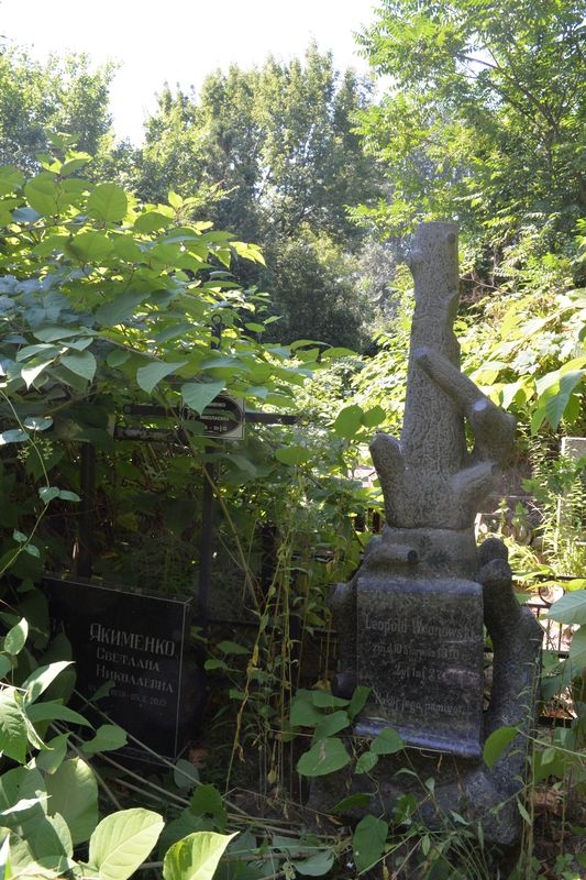 Nagrobek Leopolda Wronowskiego, cmentarz Bajkowa w Kijowie, stan z 2021.