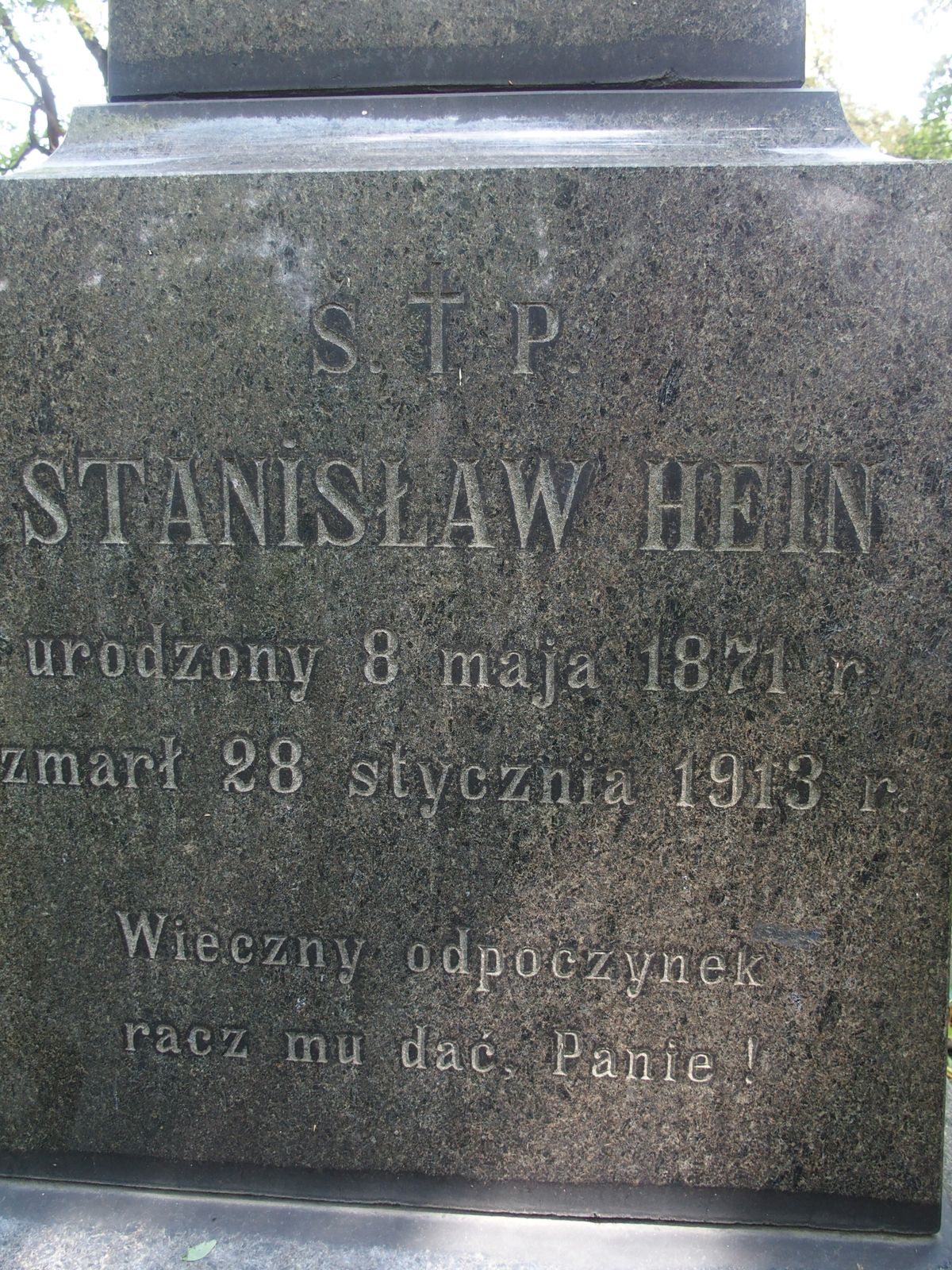 Fragment of the tombstone of Stanislav Hein and Izabella Woldt, Baykova cemetery in Kiev, as of 2021.