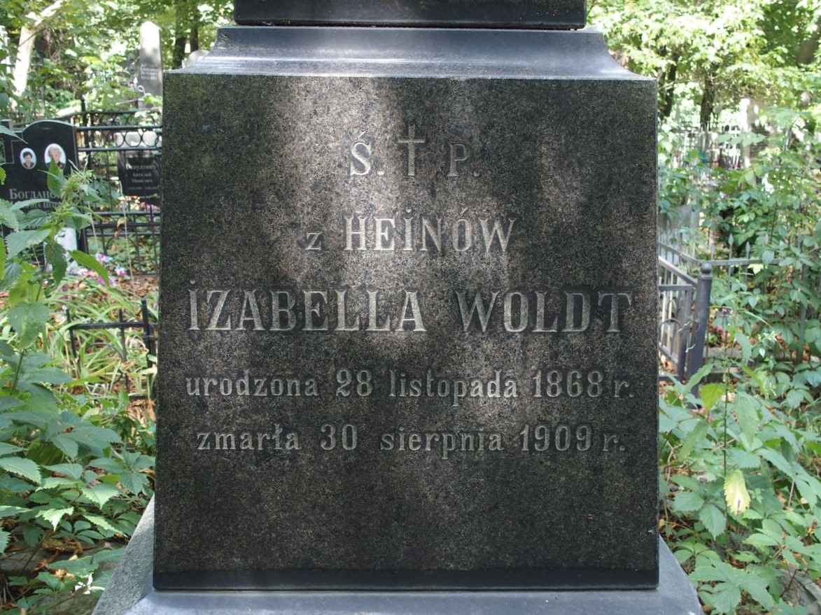 Tombstone of Stanislav Hein and Izabella Woldt, Baykova cemetery in Kiev, as of 2021.