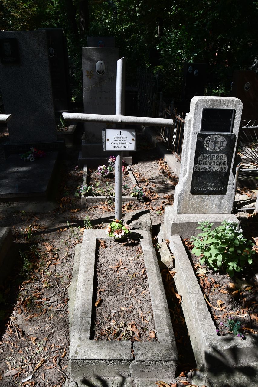 Tombstone of Stanislava Hulanitskaya, Baykova cemetery in Kiev, as of 2021.