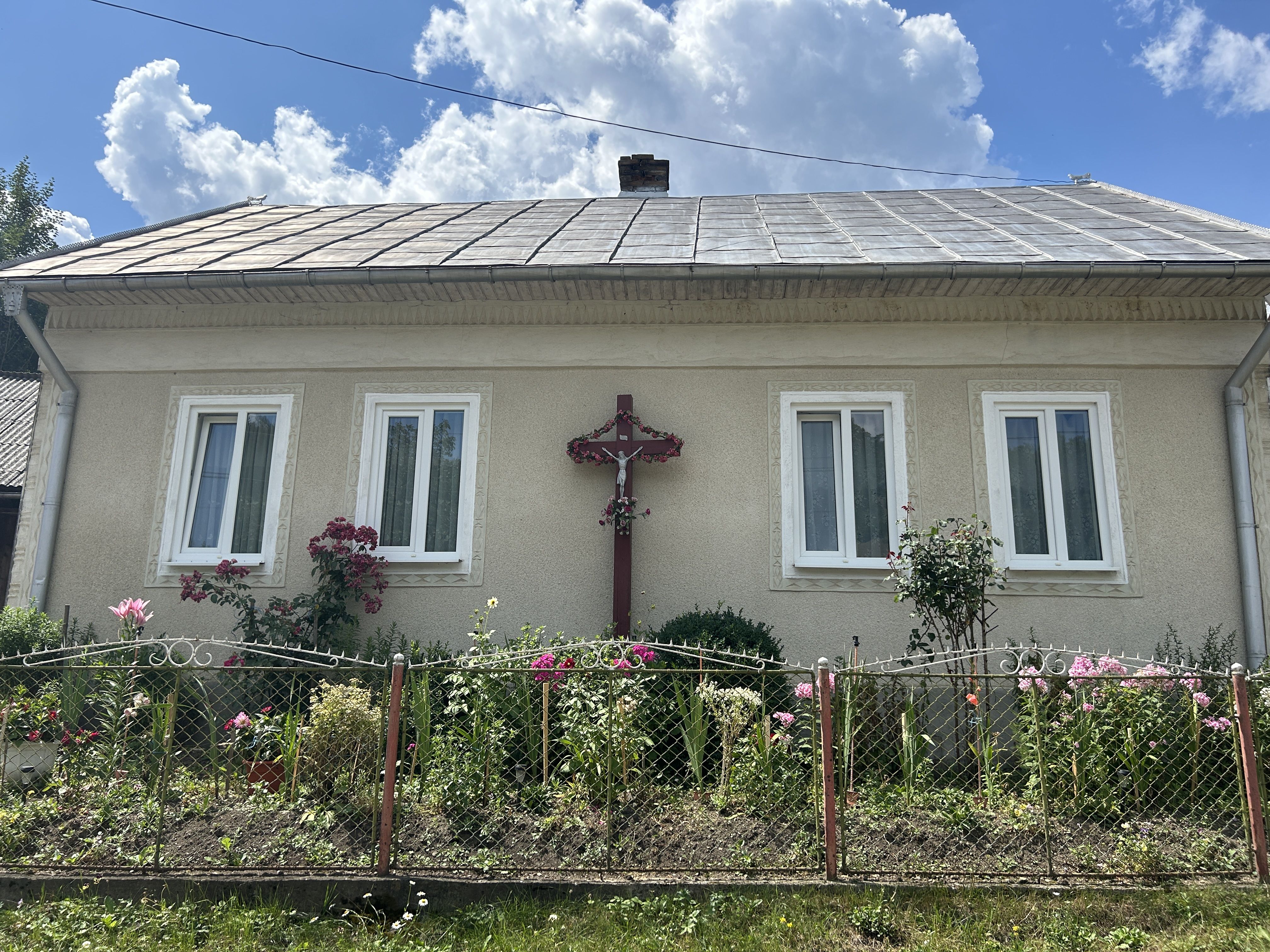 Fotografia przedstawiająca Krzyże i kapliczki przydrożne na Bukowinie