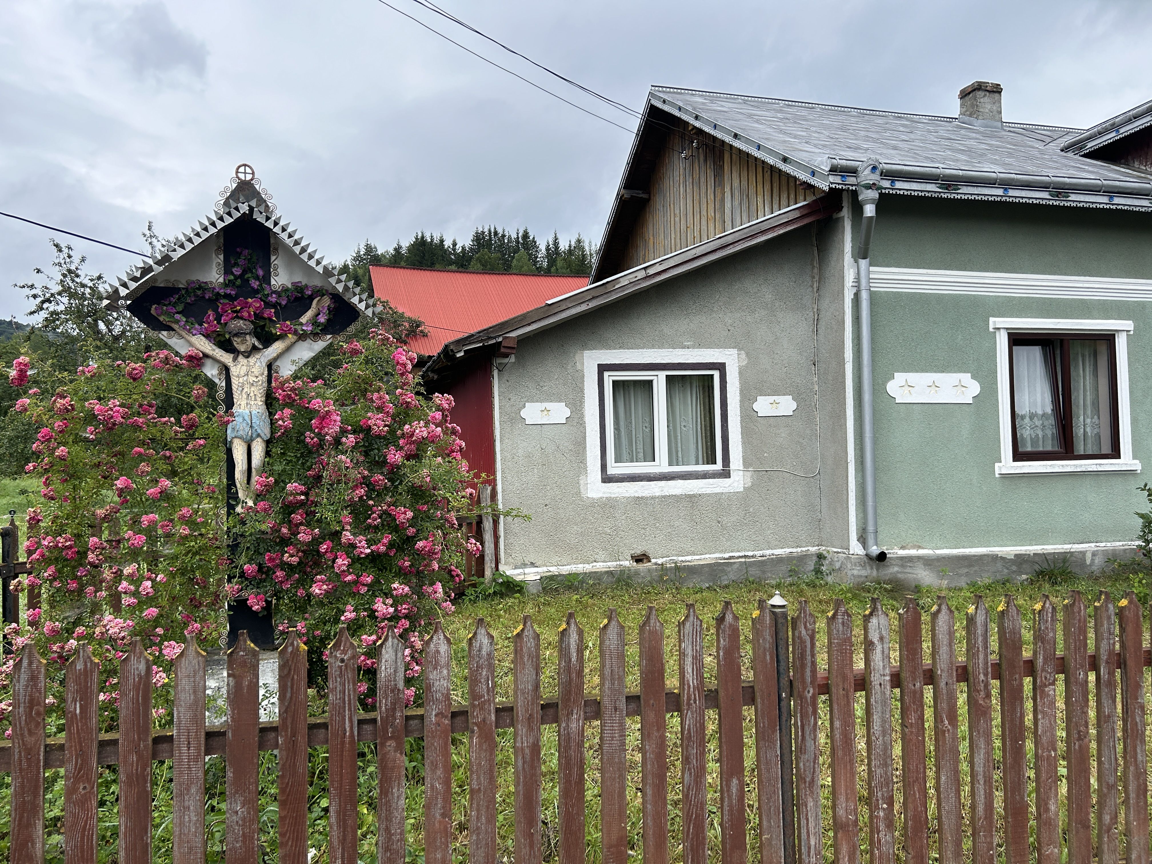 Fotografia przedstawiająca Krzyże i kapliczki przydrożne na Bukowinie