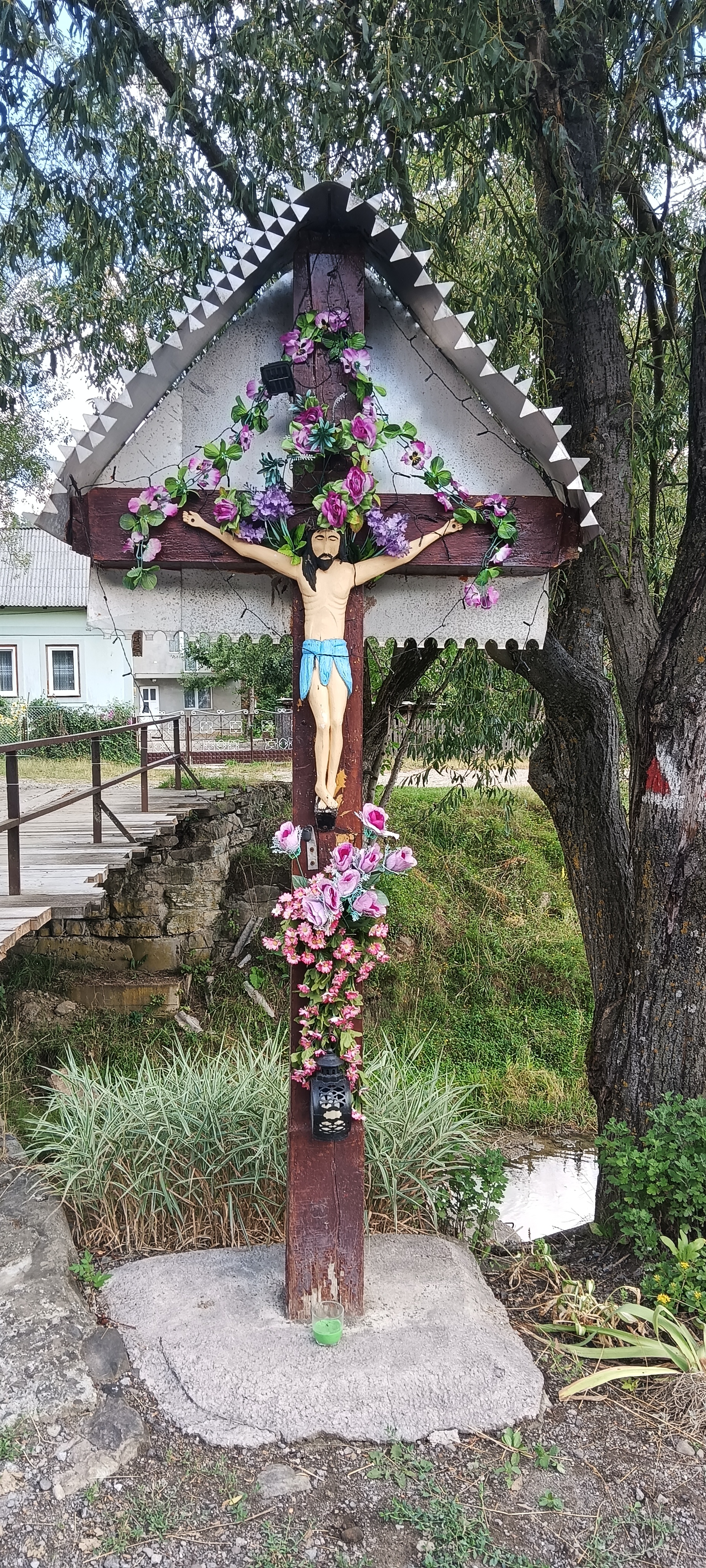 Fotografia przedstawiająca Krzyże i kapliczki przydrożne na Bukowinie