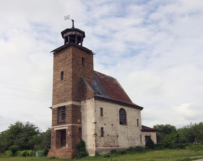 Fotografia przedstawiająca Kaplica (kościół filialny) w Leszczatowie