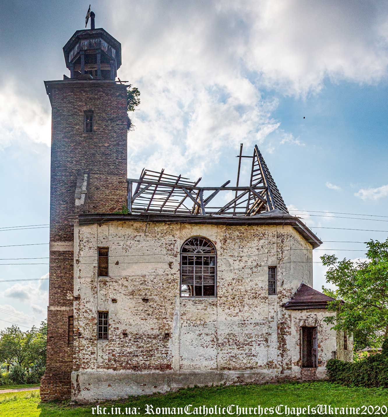 Fotografia przedstawiająca Kaplica (kościół filialny) w Leszczatowie