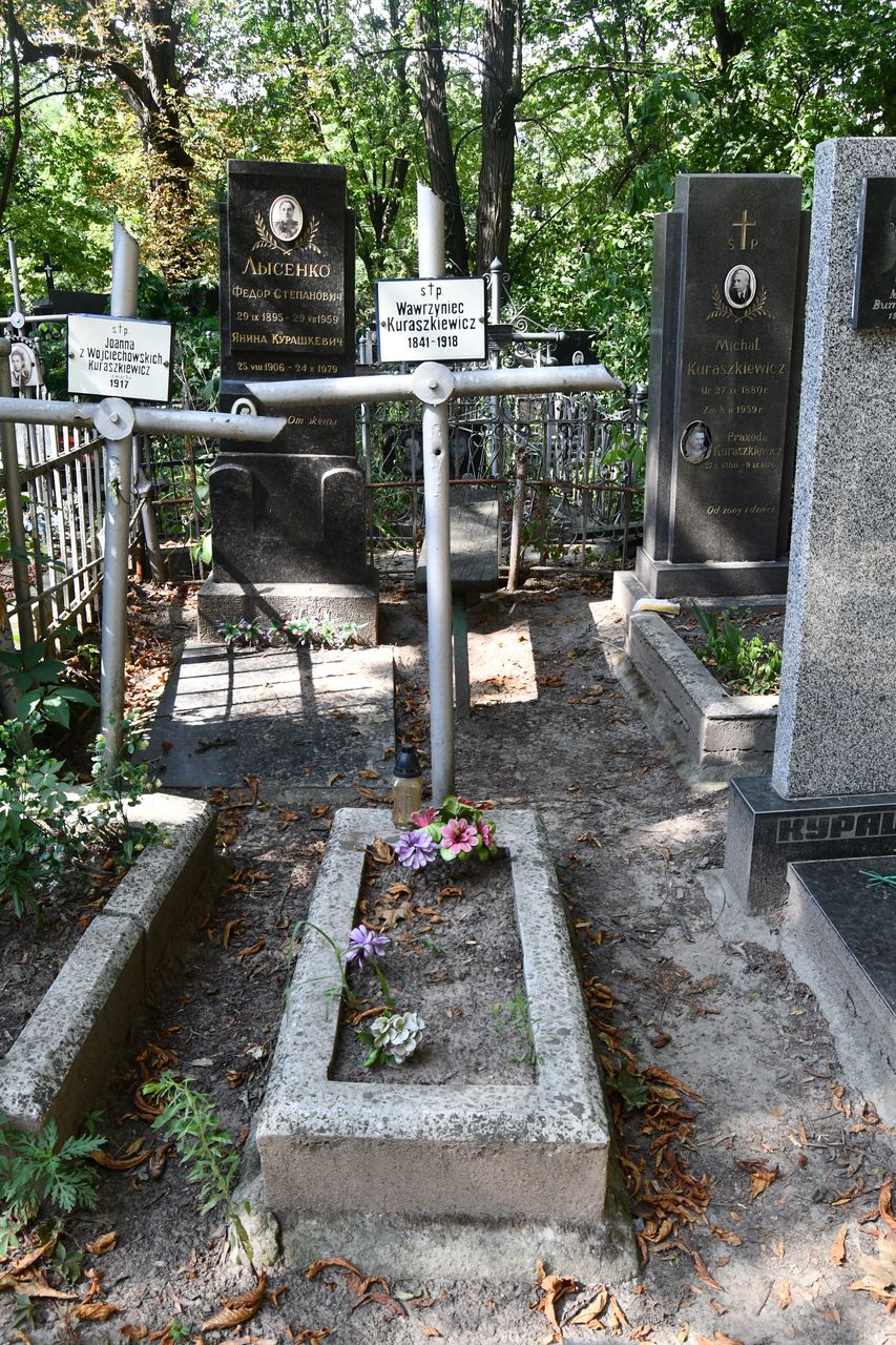 Nagrobek Wawrzyńca Kuraszkiewicza, cmentarz Bajkowa w Kijowie, stan z 2021.